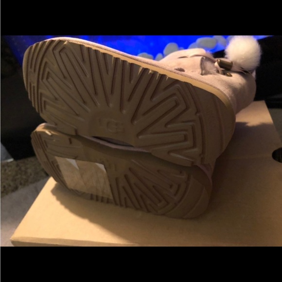 NEW Gorgeous NWT $250 UGG boots - Irina Star Charm limited edition! Price FIRM! - Picture 10 of 12